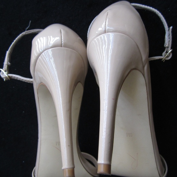 STEVE MADDEN - Ivory Patent Leather Heel - Picture 3 of 3